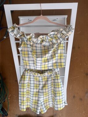 Ruffled Off-Shoulder Plaid Crop Top(M) & High-Waist Shorts(L) Set -Yellow/White